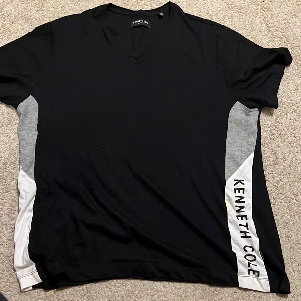 Kenneth Cole v-neck T shirt